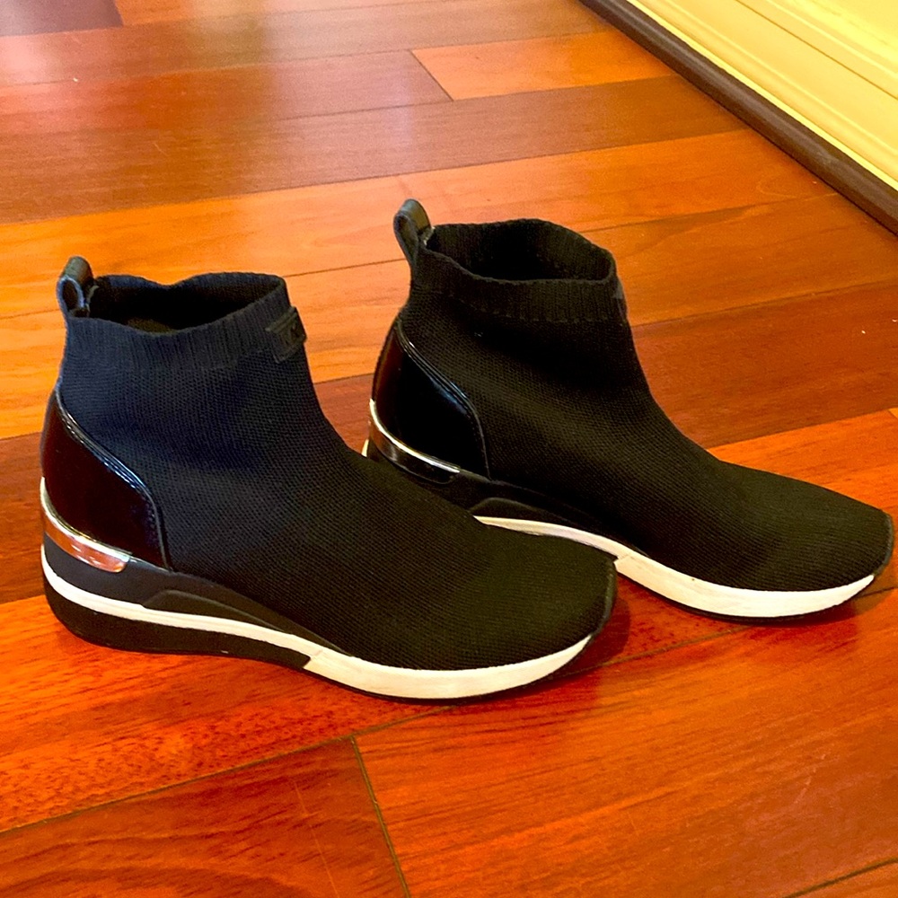 Platform socks sneakers